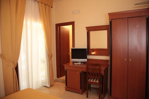 Imagen general del Hotel Baia Delle Sirene Beach Resort. Foto 5