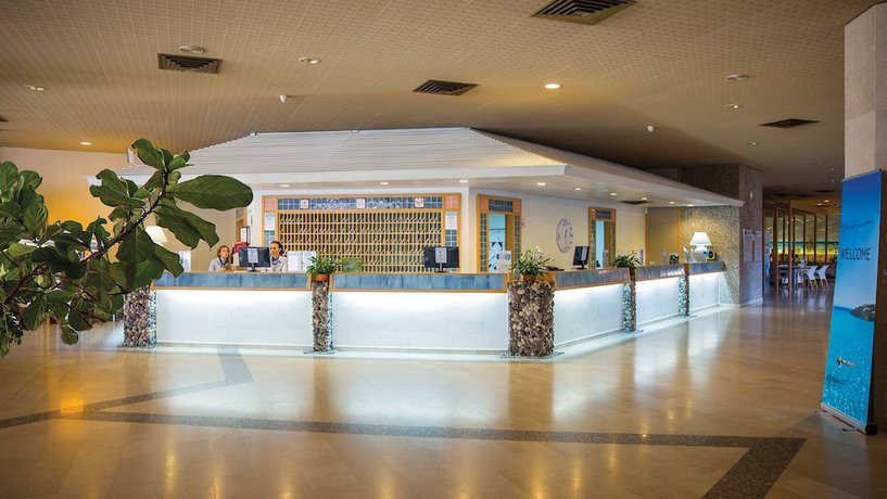 Imagen de los interiores del Hotel Baia Di Conte. Foto 22