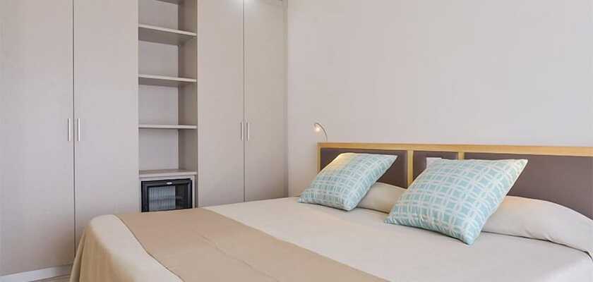 Imagen de la habitación del Hotel Baia Di Conte. Foto 15