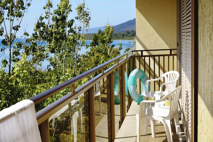 Imagen de la habitación del Hotel Baia Di Conte. Foto 18