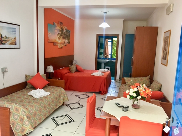 Imagen de la habitación del Hotel Baia Di Naxos. Foto 11