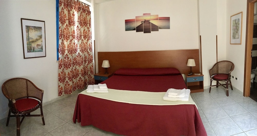 Imagen de la habitación del Hotel Baia Di Naxos. Foto 14