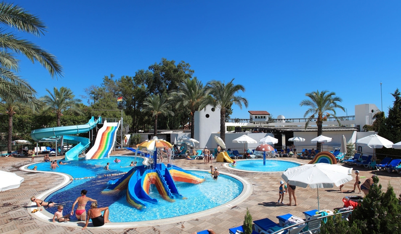 Imagen de la piscina del Hotel Baia Kemer Club. Foto 12