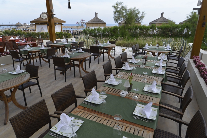 Imagen del bar/restaurante del Hotel Baia Lara. Foto 4