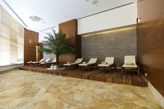 Imagen de la piscina del Hotel Baia Lara. Foto 13