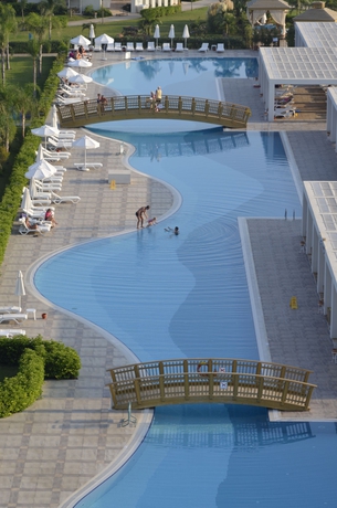 Imagen de la piscina del Hotel Baia Lara. Foto 16