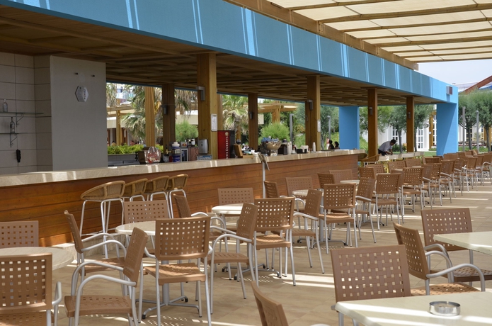 Imagen del bar/restaurante del Hotel Baia Lara. Foto 6