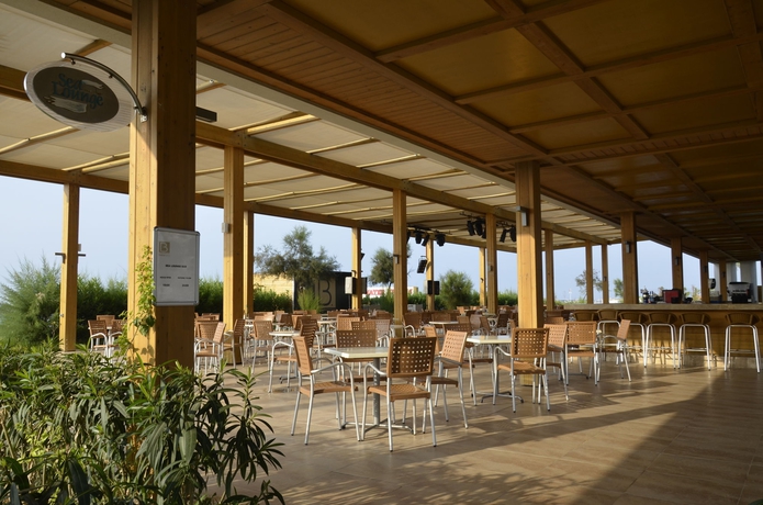 Imagen del bar/restaurante del Hotel Baia Lara. Foto 8