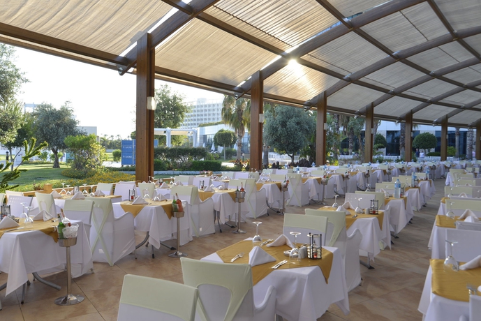 Imagen del bar/restaurante del Hotel Baia Lara. Foto 9