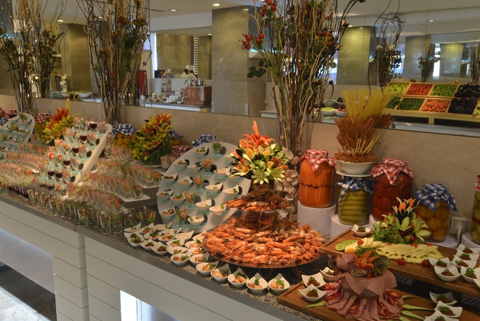 Imagen del bar/restaurante del Hotel Baia Lara. Foto 12