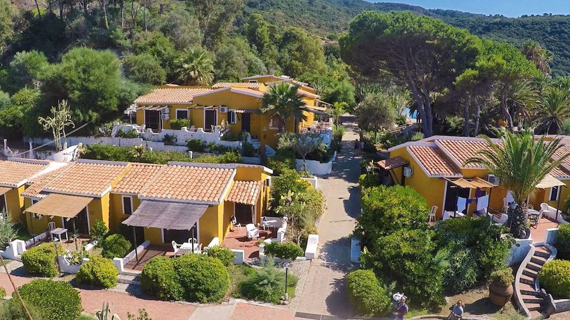 Imagen de los exteriores del Hotel Baia Paraelios Resort. Foto 6