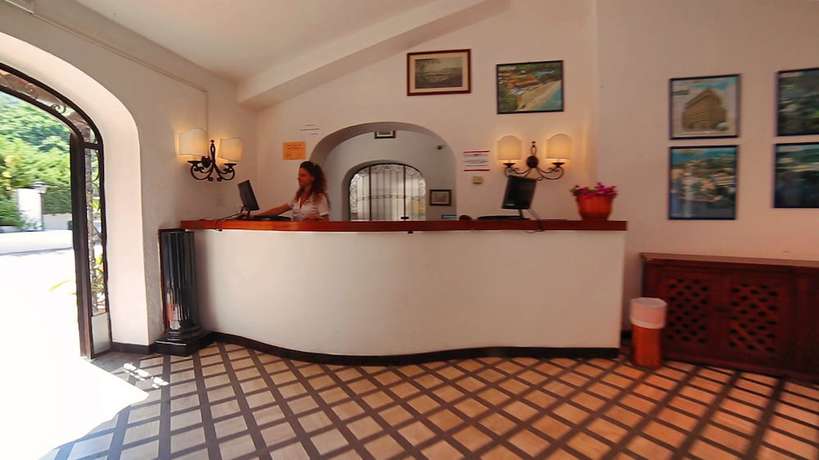 Imagen de los interiores del Hotel Baia Paraelios Resort. Foto 10