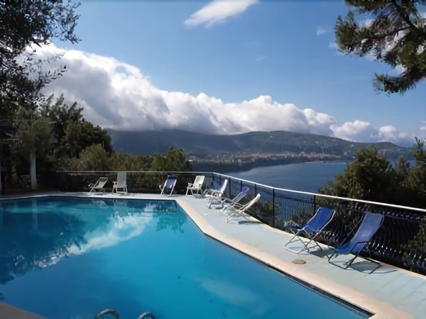 Imagen de la piscina del Hotel Baia Serena. Foto 16