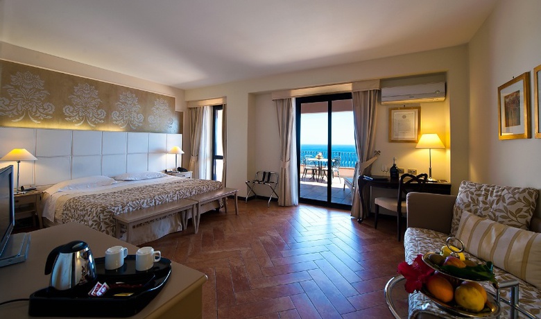 Imagen de la habitación del Hotel Baia Taormina - CDSHotels. Foto 11
