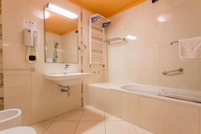 Imagen de la habitación del Hotel Baia Toscana, Tirrenia. Foto 10