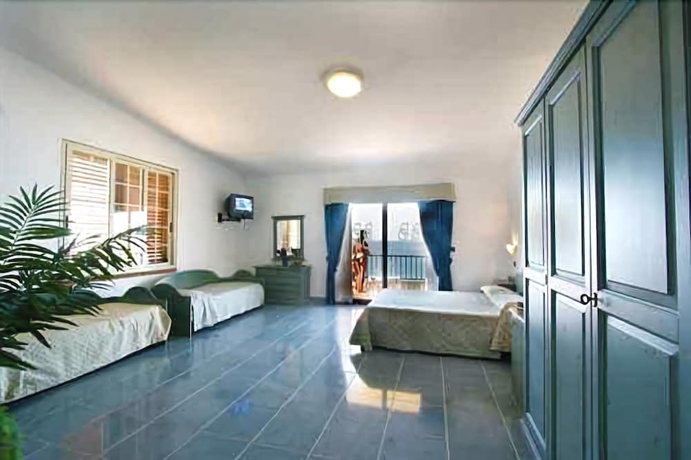 Imagen de la habitación del Hotel Baia Tropea Resort. Foto 2