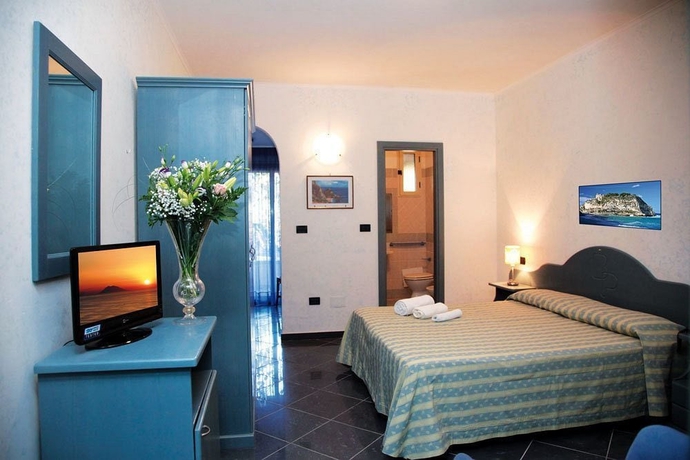 Imagen de la habitación del Hotel Baia Tropea Resort. Foto 4