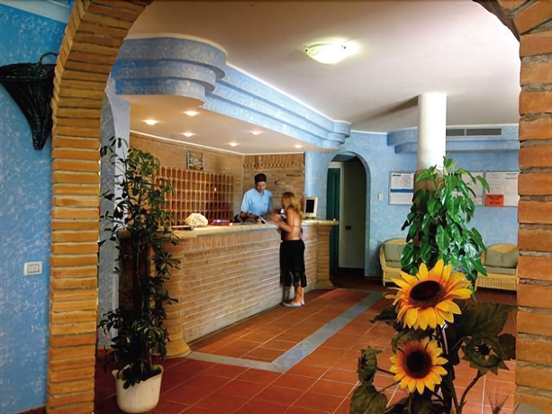 Imagen de los interiores del Hotel Baia Tropea Resort. Foto 12