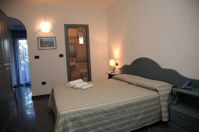 Imagen de la habitación del Hotel Baia Tropea Resort. Foto 5