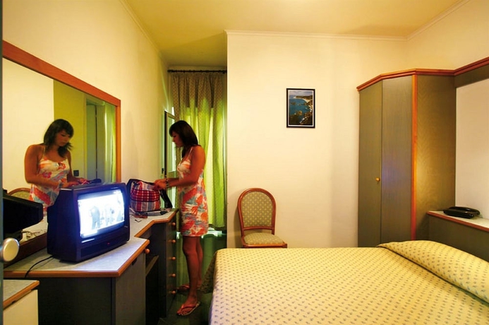Imagen de la habitación del Hotel Baia Tropea Resort. Foto 6