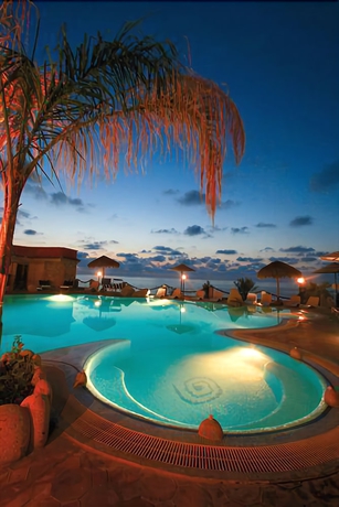 Imagen de la piscina del Hotel Baia Tropea Resort. Foto 15