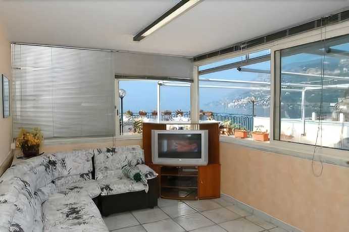Imagen de los interiores del Hotel Baia Verde. Foto 16