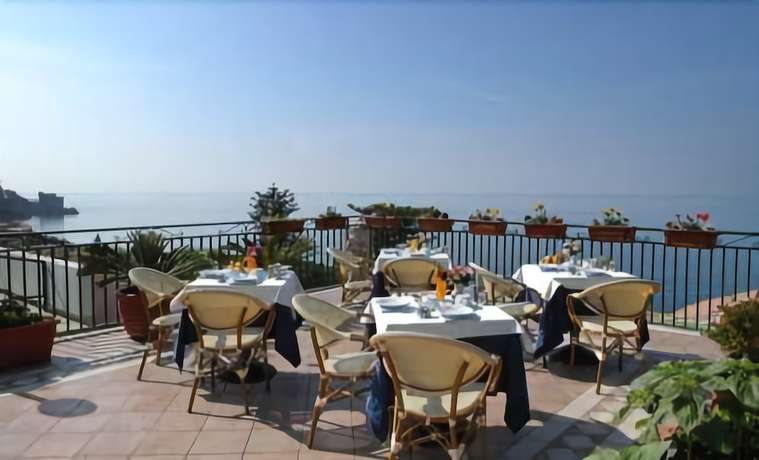 Imagen del bar/restaurante del Hotel Baia Verde. Foto 4