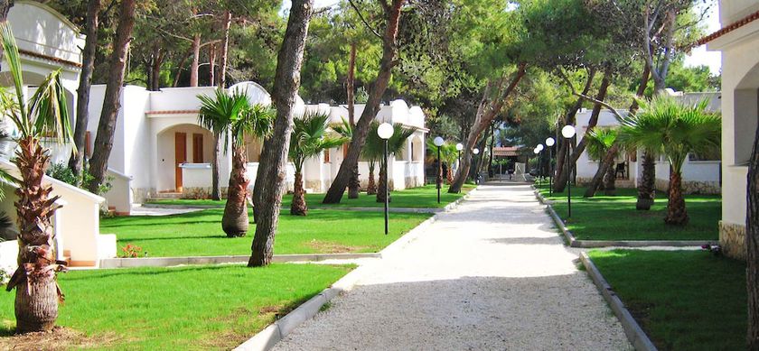 Imagen de los exteriores del Hotel Baia dei Lombardi. Foto 19