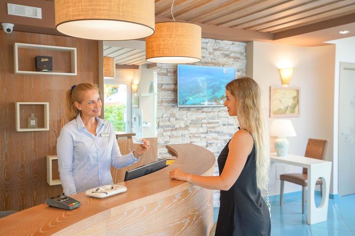 Imagen de los interiores del Hotel Baia del Godano Resort and Spa. Foto 19
