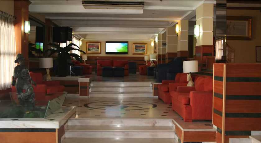 Imagen de los interiores del Hotel Baía Beach. Foto 17