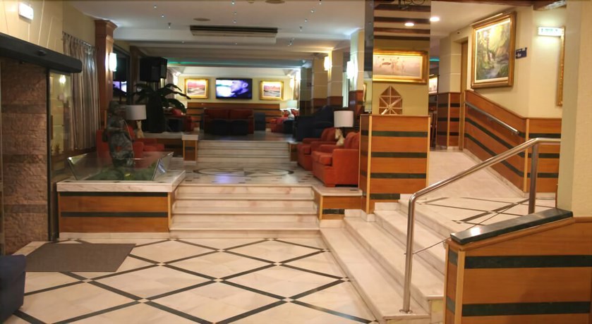 Imagen de los interiores del Hotel Baía Beach. Foto 19