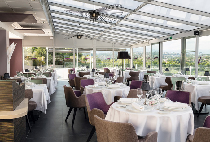 Imagen del bar/restaurante del Hotel Baie des Anges Thalazur. Foto 3