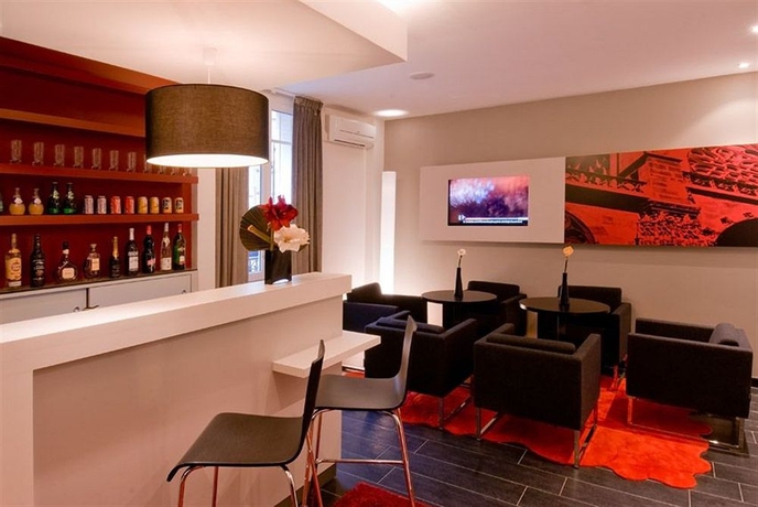 Imagen del bar/restaurante del Hotel Bailli de Suffren. Foto 2