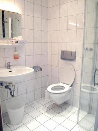 Imagen de la habitación del Hotel Bairischer Hof. Foto 6