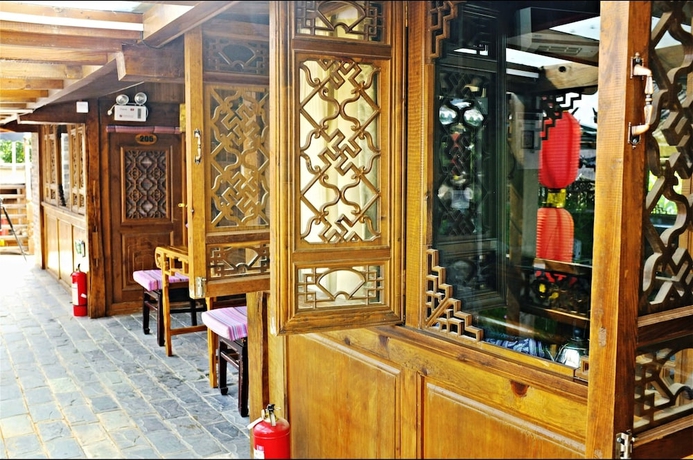 Imagen del bar/restaurante del Hotel Baisha Holiday Resort Lijiang. Foto 2