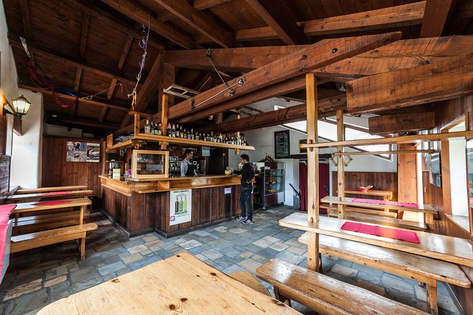 Imagen del bar/restaurante del Hotel Baita Cretaz. Foto 2