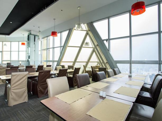 Imagen del bar/restaurante del Hotel Baiyoke Sky. Foto 2