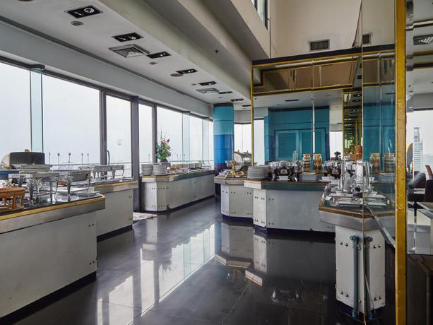 Imagen del bar/restaurante del Hotel Baiyoke Suite. Foto 3