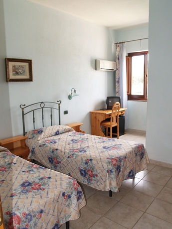 Imagen de la habitación del Hotel Baja Azzurra, Torre di Bari. Foto 2