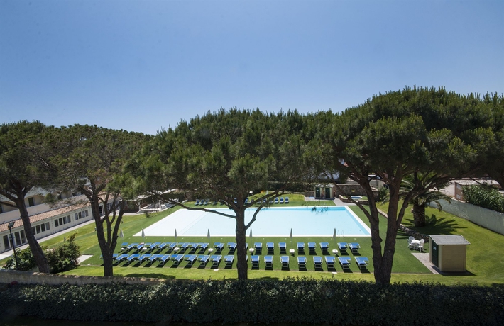 Imagen de la piscina del Hotel Baja. Foto 12