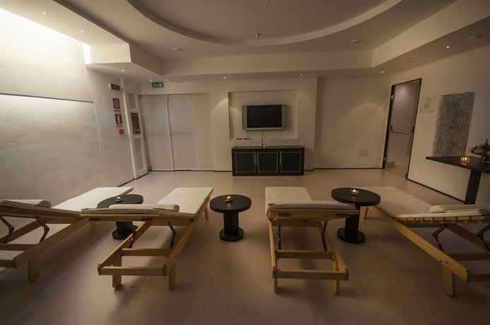 Imagen de la piscina del Hotel Baja. Foto 13