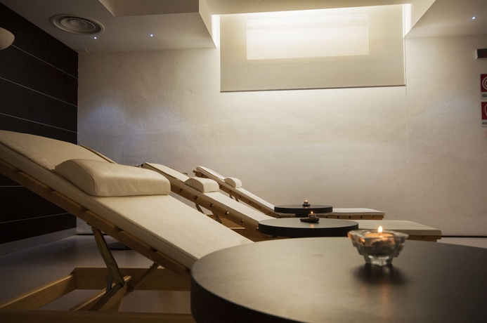 Imagen de la piscina del Hotel Baja. Foto 15