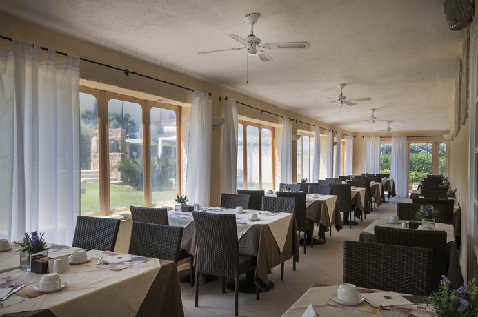 Imagen del bar/restaurante del Hotel Baja. Foto 5