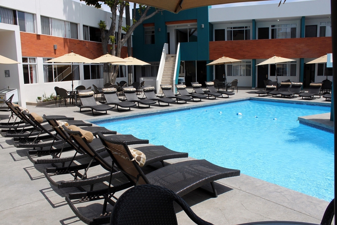 Imagen de la piscina del Hotel Baja Inn es Ensenada. Foto 13