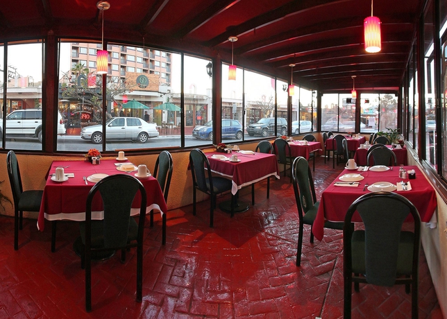 Imagen del bar/restaurante del Hotel Baja Inn es Ensenada. Foto 4