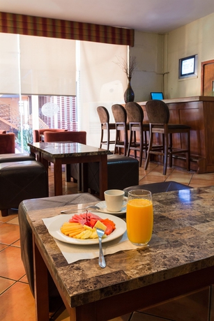 Imagen del bar/restaurante del Hotel Baja Inn es La Mesa. Foto 3