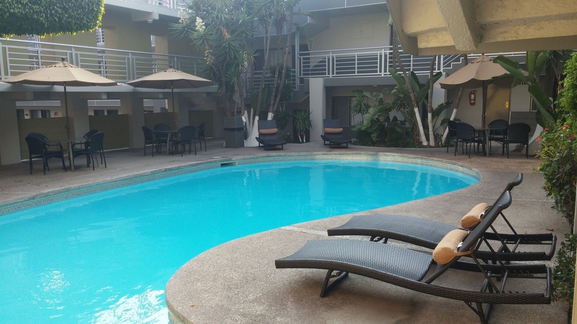 Imagen de la piscina del Hotel Baja Inn es La Mesa. Foto 14