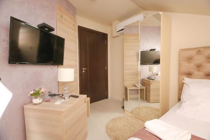 Imagen de la habitación del Hotel Bajadera Lux. Foto 10