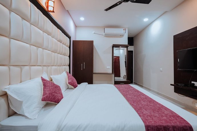 Imagen de la habitación del Hotel Bajaj\'s Karwan Inn. Foto 6
