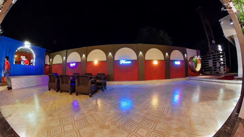 Imagen del bar/restaurante del Hotel Bajaj\'s Karwan Inn. Foto 2